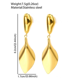Detail of 18K gold-plated stainless steel leaf drop earrings with dimensions and weight