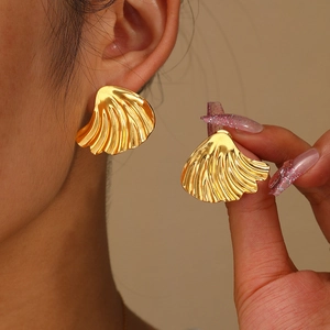 Boucles D'oreilles Puces Coquille En Acier Inoxydable Plaquées Or 18K Forme Éventail Géométrique Style Français Pour Femmes