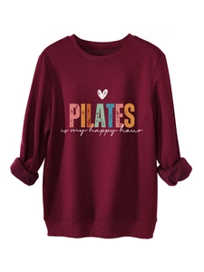 Dettaglio della felpa Pilates bordeaux con fodera in pile e polsini a costine