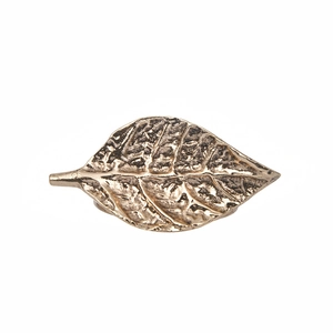 Elegant gold leaf napkin ring with realistic leaf texture for stylish table decor