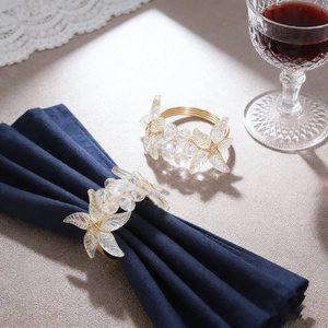 Elegant crystal flower napkin ring set with gold metal wire for wedding table decor