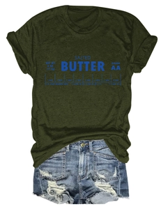 Détail de l'imprimé Salted Butter sur un t-shirt en coton vert foncé à col rond