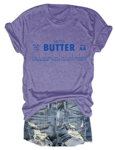 Détail du t-shirt en coton violet avec imprimé graphique vintage Salted Butter