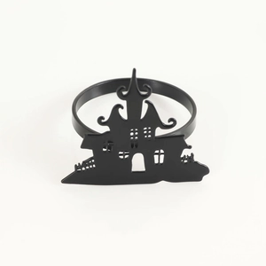 Anello portatovaglioli nero di Halloween con silhouette di castello per decoro tavola
