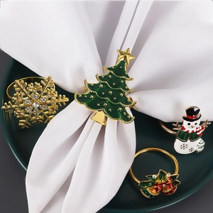 Ronds de Serviette de Noël Alliage de Zinc Émail Strass Flocon de Neige Étoile Sapin Bonhomme de Neige Cloche Banquet Table