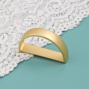 Minimalist matte gold D-shaped metal napkin ring for creative hotel table setting decoration