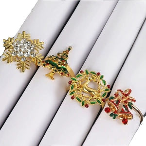 Weihnachtliche Serviettenringe Set mit Strassbaum, Elch und Schneeflocke in Gold