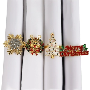Vierteiliges Set Weihnachts-Serviettenringe mit Rentier, Schneeflocke und Tannenbaum