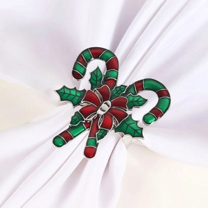 Detailansicht der Weihnachtsserviettenring mit Zuckerstange, Schleife und Blättern