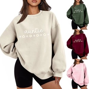 Détail de l'imprimé marguerite auntie sur des sweats décontractés en plusieurs couleurs