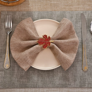 Rond de serviette vintage feuille d'érable rouge et bords dorés pour table de Thanksgiving