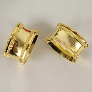 Golden drum-shaped alloy napkin ring with smooth surface and beaded edges
