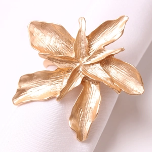 Elegant Gold Flower Napkin Rings Zinc Alloy 3D Floral Design For Wedding Party Hotel Table Decoration Dining Accessory