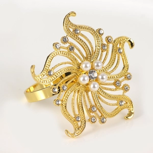 Portatovagliolo a fiore dorato con perle eleganti e cristalli di strass scintillanti