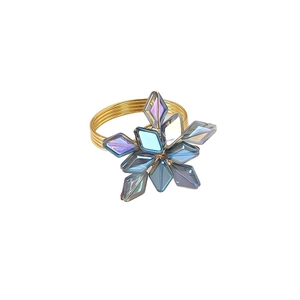 Blauer Rauten-Kristall-Blumenserviettenring in Gold für elegante Tischdekorationen