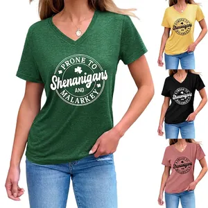 T-Shirt Femme Prone To Shenanigans And Malarkey Col en V Manches Courtes Graphique Trèfle Saint-Patrick Haut Casual