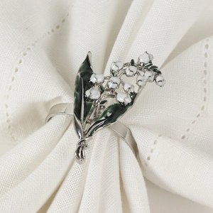 Rond de Serviette en Alliage d'Argent Muguet Émail Fleur Blanche Feuille Verte Boucle de Serviette pour Hôtel Mariage
