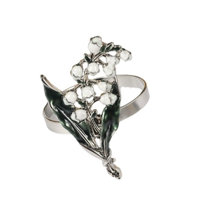 Rond de serviette argenté avec motif de muguet en émail blanc et feuilles vert foncé