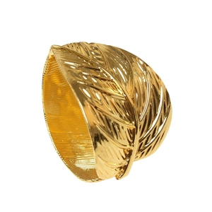 Elegant gold leaf napkin ring featuring intricate hollow metal foliage for table decor
