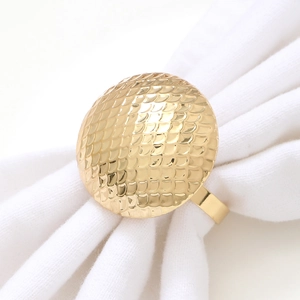 Rond de serviette doré forme champignon avec texture écaille pour décoration de table