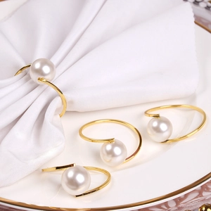 Elegant Artificial Pearl Napkin Ring Gold Zinc Alloy Metal Table Decoration For Valentine Day Wedding Banquet Minimalist Style