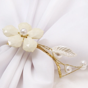 Napkin Rings Flower Design With Enamel And Faux Artificial Pearls Zinc Alloy Gold Table Decoration For Wedding Hotel Elegant Dinner