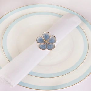 Portatovagliolo in smalto blu con bordi dorati per eleganti decorazioni per matrimoni
