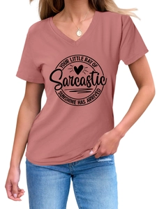 Détail de t-shirt col V rose pour femme avec imprimé graphique Sarcastic Sunshine