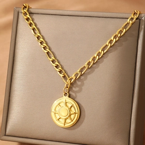 Collana con pendente stella a otto punte placcata oro 18K e catena figaro in astuccio