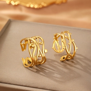 Chic gold-toned thorn vine ring with intricate hollowed intertwining lines and beads