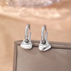 Boucles d'oreilles créoles coeur en acier inoxydable poli pour femme moderne
