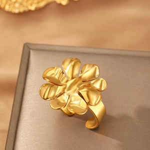 Anello floreale minimalista in acciaio inossidabile 304 placcato oro 18k con fascia aperta
