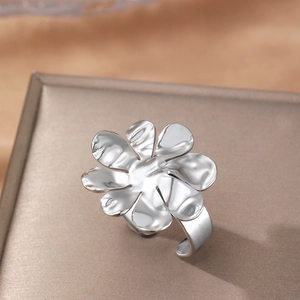 Anello aperto a fiore minimalista in acciaio inossidabile 304 con petali martellati