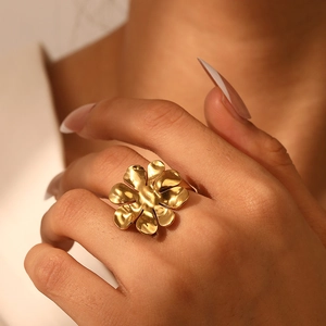 Anello Fiore Acciaio Inossidabile 304 Placcato Oro 18K Trama Martellata Fascia Aperta Regolabile Gioielli Boho Donna