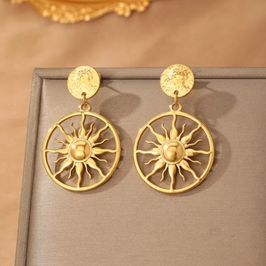 Boucles d'oreilles soleil bohème plaquées or 18 carats avec clou rond texturé