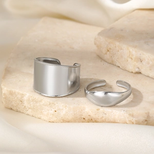 Set di anelli argento minimalisti regolabili con superficie lucida e design a cupola