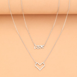 Zweilagige Edelstahlhalskette mit Love-Schriftzug und verpixeltem Herzanhänger Design
