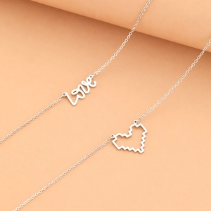 Edelstahl-Halsketten-Set mit Love-Schriftzug und verpixelten Herz-Anhängern