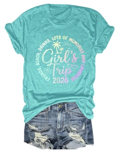T-shirt estiva turchese con stampa Girl's Trip 2026 e pantaloncini di jeans strappati casual