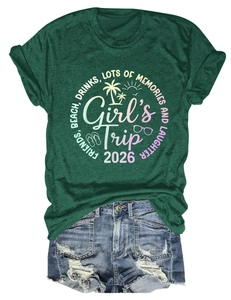 Set estivo t-shirt verde scuro Girls Trip 2026 e pantaloncini di jeans strappati