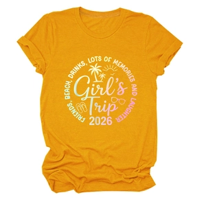 Dettaglio maglietta giallo senape con stampa tropicale per vacanza Girls Trip 2026
