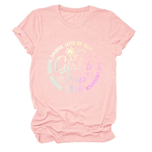 Dettaglio di una t-shirt in cotone rosa con stampa grafica a tema spiaggia Girl's Trip