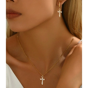 Kreuz Anhänger Halskette Und Creolen Schmuck Edelstahl Strass Zierlich Glänzend Religiöse Mode Für Frauen