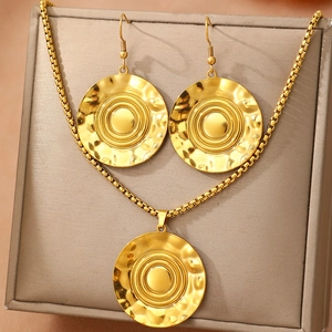 Hammered texture gold plated jewelry set with round pendant necklace and matching earrings