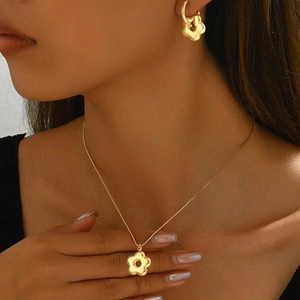 Floral Pendant Necklace And Stud Earrings Stainless Steel Snake Chain Elegant Minimalist Jewelry For Women