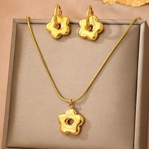 Elegant gold flower necklace and earrings set with snake chain and five-petal floral charms
