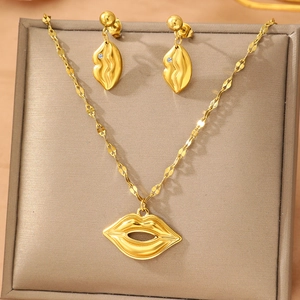 Bijoux Collier Et Boucles D'oreilles Lèvres Acier Inoxydable Plaqué Or 18K Zircon Pendentif Creux Mode Pour Femmes