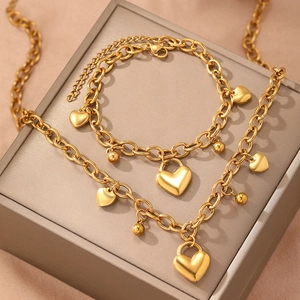 Parure collier et bracelet à pendentifs cœur dorés avec chaîne épaisse en coffret
