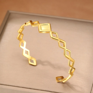 Bracelet Jonc Ouvert Géométrique Creux Forme Losange Acier Inoxydable Réglable Bijoux Minimalistes Pour Femmes Moderne