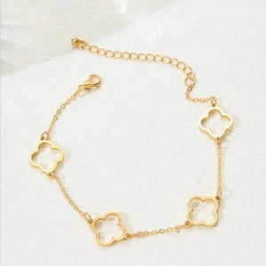 Detailed view of adjustable 18K gold plated hollow clover bracelet with a lobster clasp